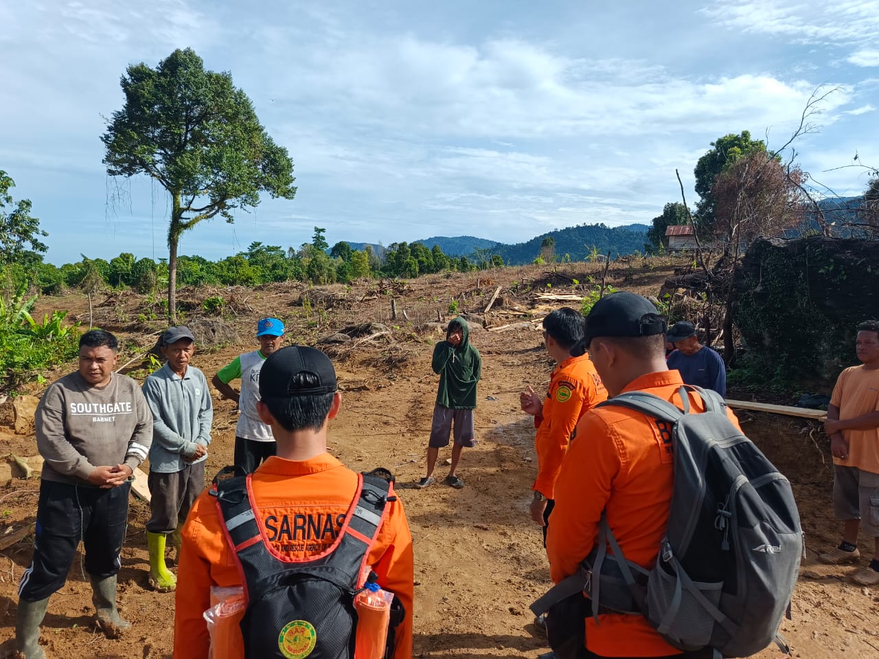 Hari Ke-4 Operasi Sar, Tim Gabungan Sisir Hutan Dan Aliran Sungai Cari Lansia Hilang Di Sojol