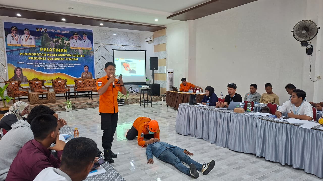 Unit Siaga SAR Ampana Bekali Pelaku Wisata dengan Keterampilan Penyelamatan Dasar